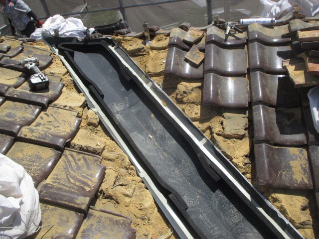 高砂市で新しい谷板金を施工